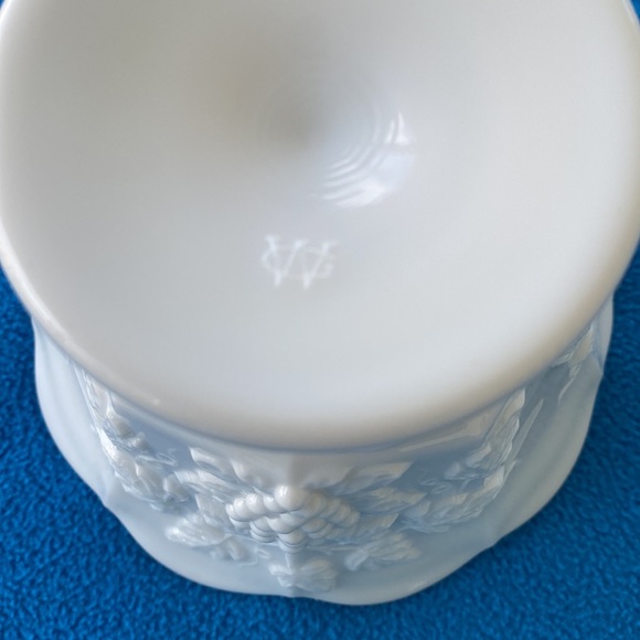 Westmoreland Milk Glass Bowl and Spoon Vintage - Picture 5 of 7